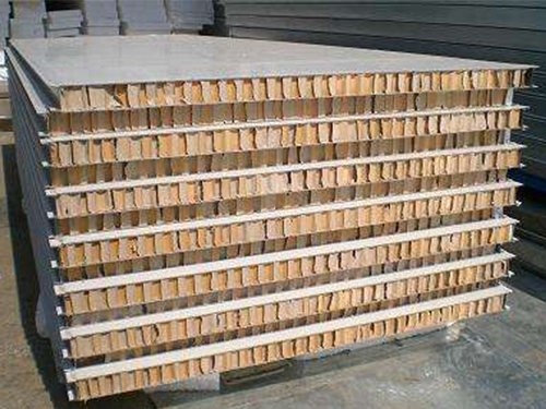 湖(hu)州蜂窩(wō)紙箱